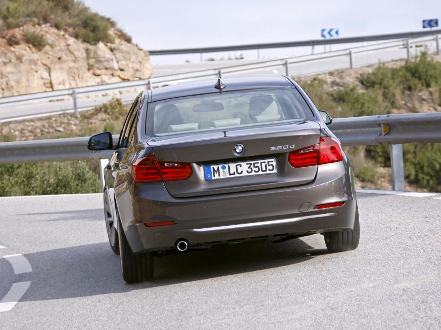  BMW 320d Sedan Modern Line 2012 года  (фото 8 из 16)